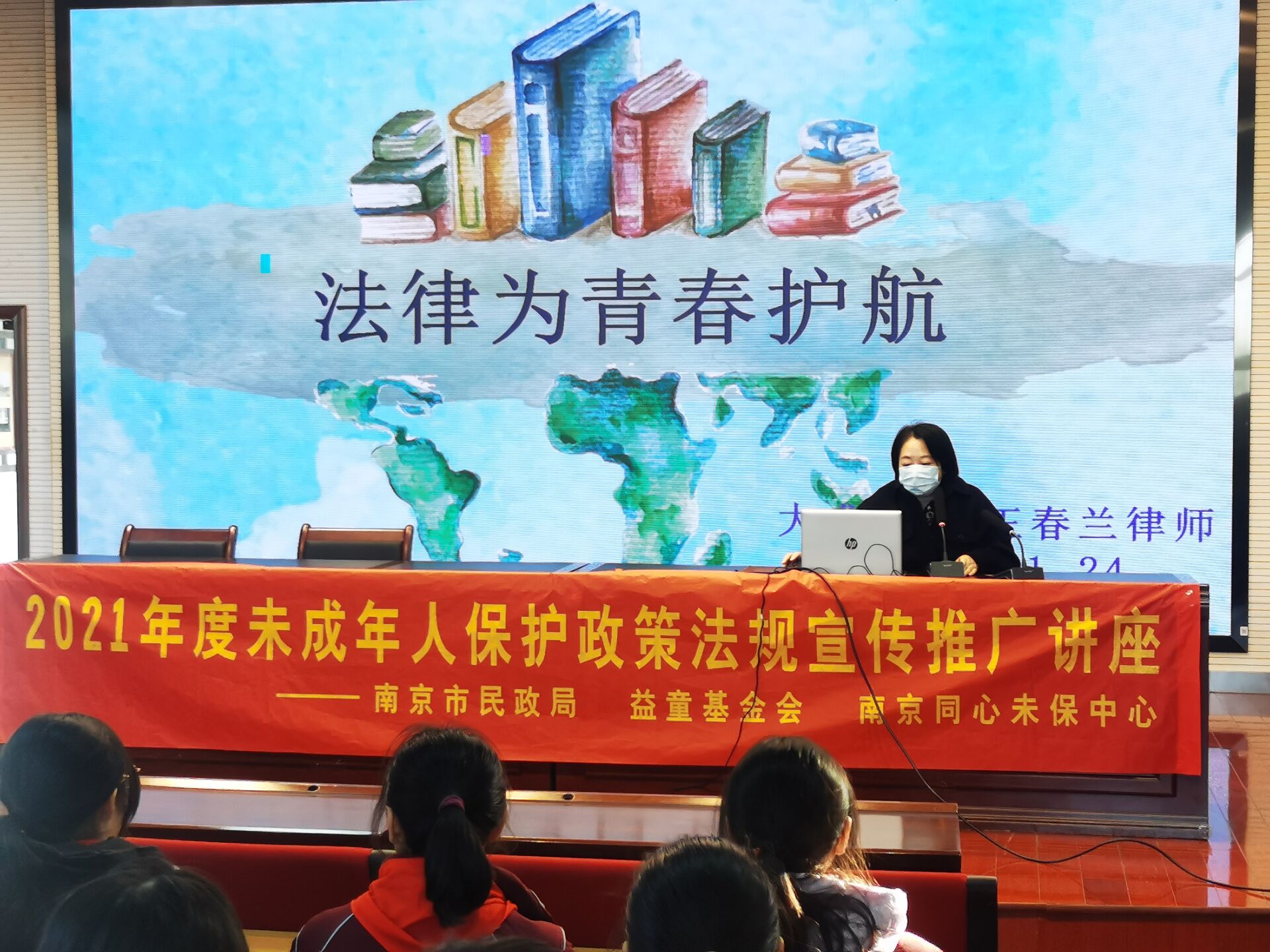 宪法伴我成长_html_m7e355fee.jpg