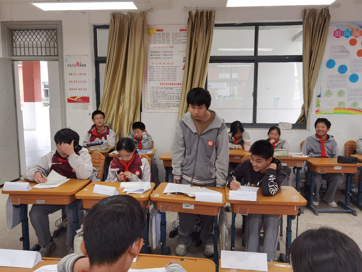 辩论赛—思维型课堂新闻稿_html_m45667dd8.jpg
