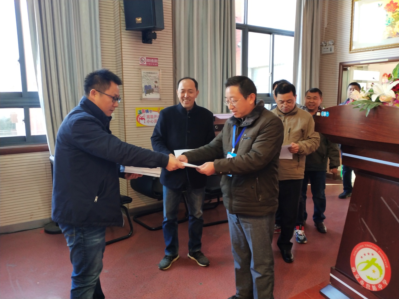 营防中学召开师德师风建设学习会暨_html_6415ecc5.jpg
