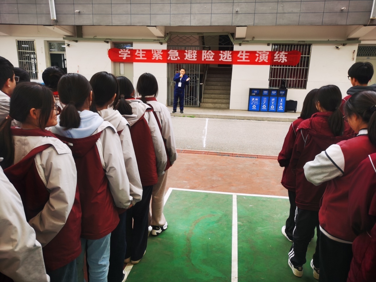 消防疏散演练新闻稿（3.31）_html_77fd8882.jpg