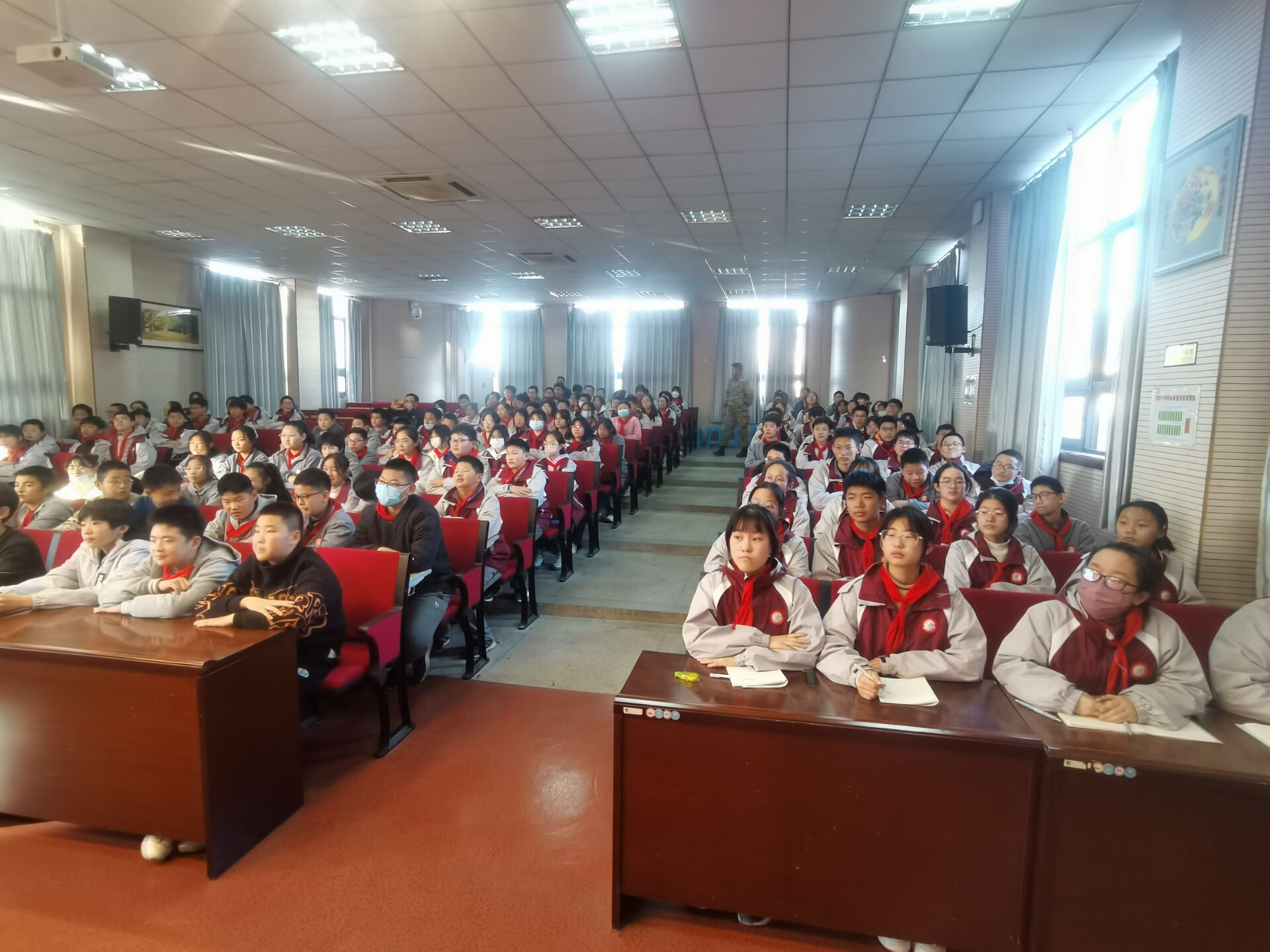 铿锵玫瑰维和战场  营中学子立志从军_html_m40ac7d2b.jpg