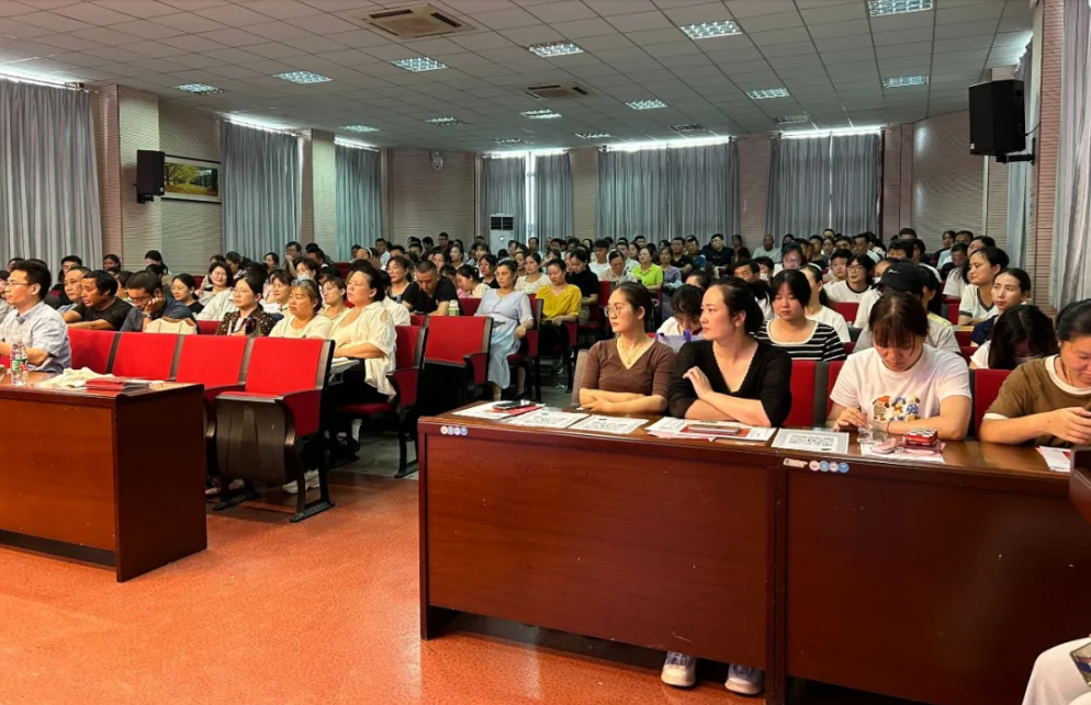 【尊荣营中】走进初中 携手成长——南京市营防中学召开2025级七年级新生第一次家长会