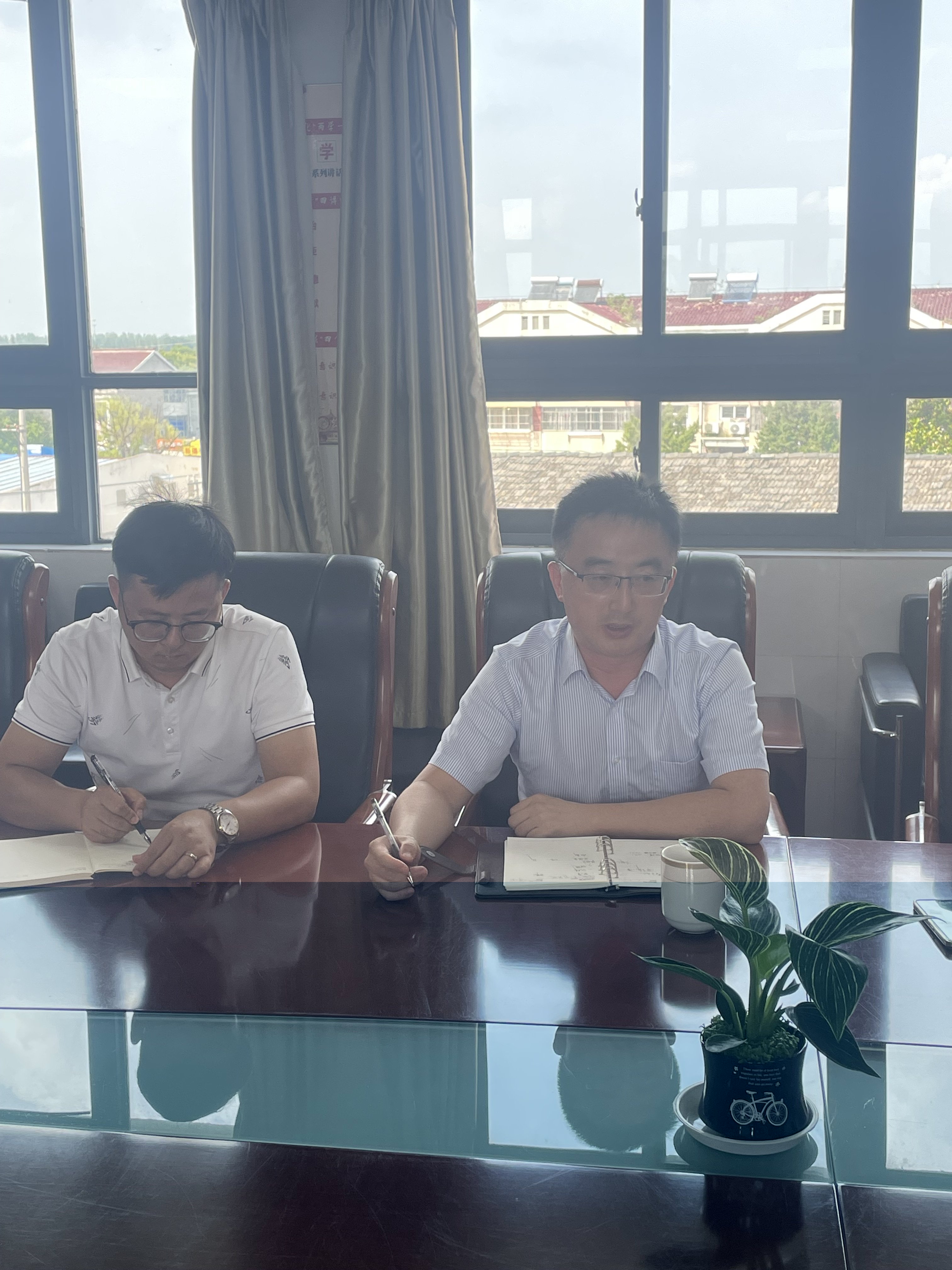 营防中学召开后勤工作人员新学期安全布置会_html_2abd70e9.jpg