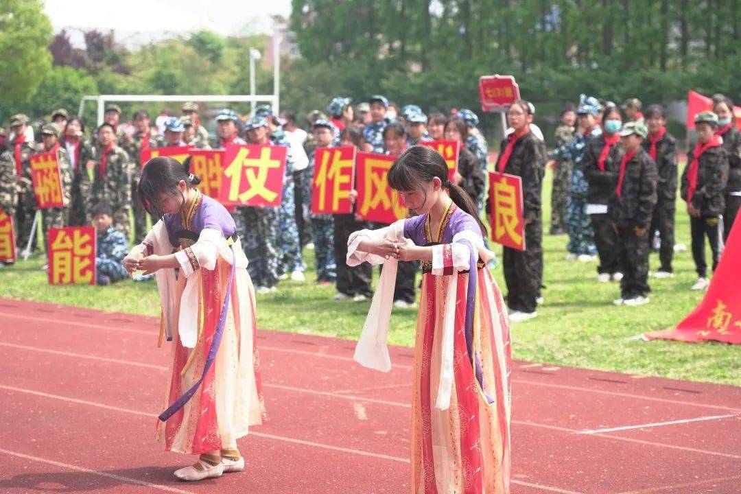 运动会_html_m2fb6011d.jpg