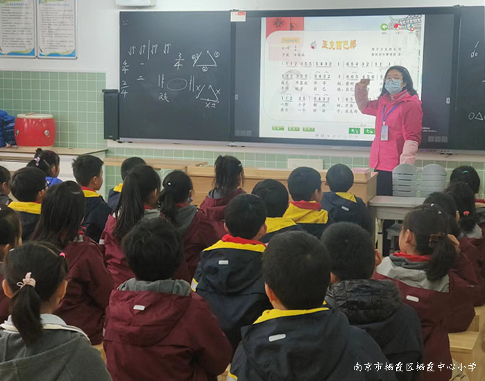 20221207华侨城小学音乐组教研活动之《亚克西巴郎》图片1.jpg