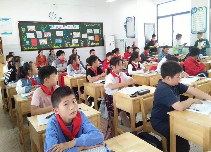 201012郭曉敏督學到校檢查照片1.jpg