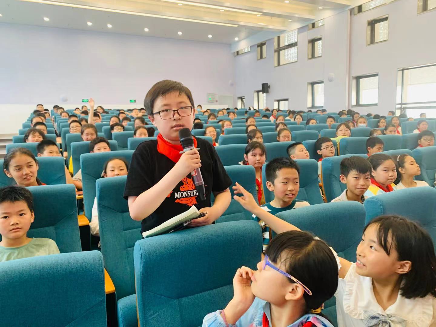 燕子矶中心小学劳模进校园_html_m3a292b54.jpg