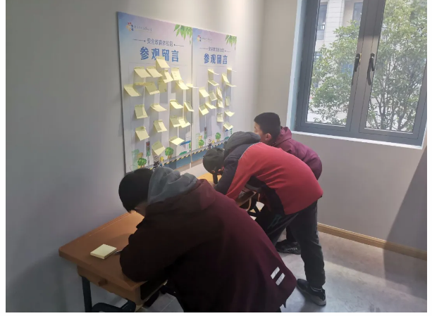 【悦群燕小】体验险情 学会自救 ——燕子矶中心小学参观安全教育馆活动