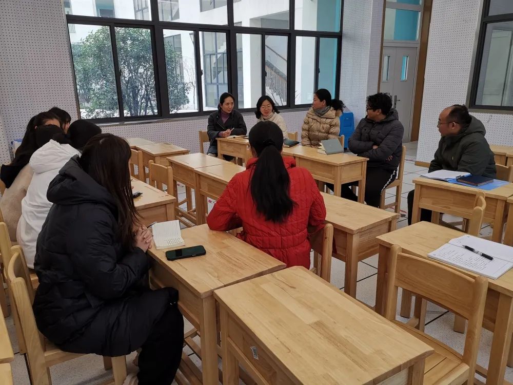 燕子矶中心小学召开四月师德师风警示教育培训会_html_me647332.jpg