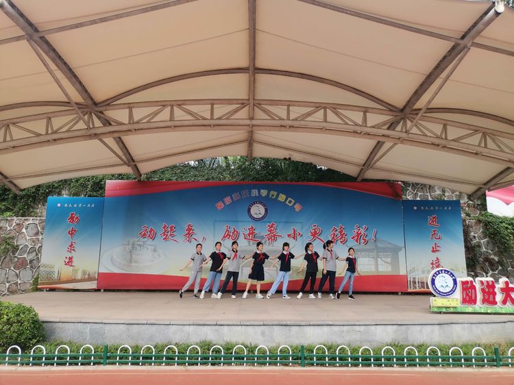 光辉的十月是中国人民盛大的庆典_html_m3e21a348.jpg