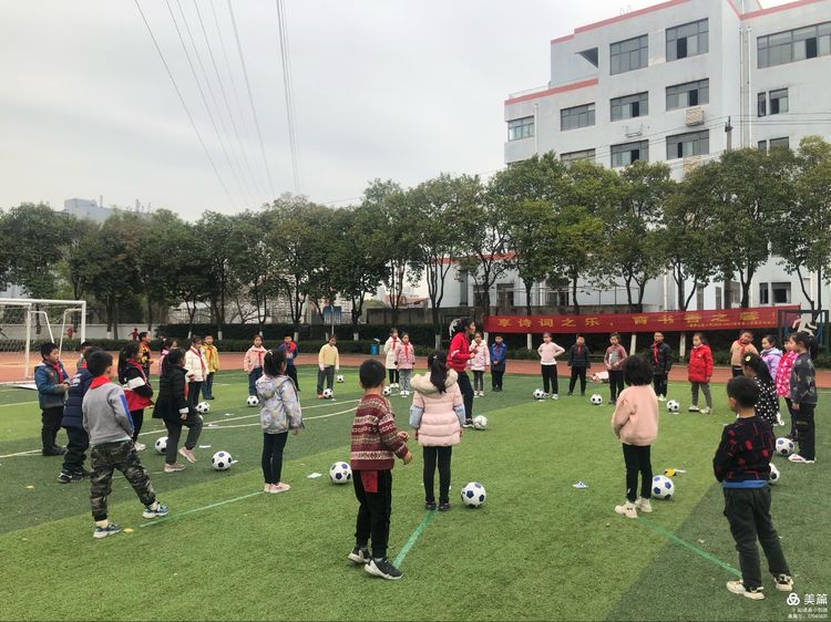 励进幕小 振奋课堂_html_m5f32fb83.jpg