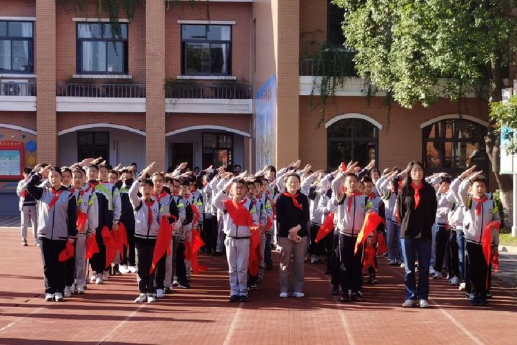 课题研究是推动教学不断前行和发展的动力_html_dd764d4.jpg