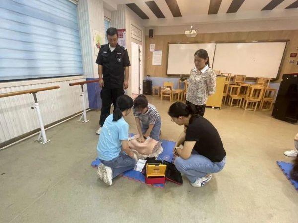 为了增强学校教职工的安全急救知识_html_m33e5ec47.jpg