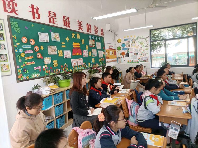 英语绘本与教材的融合_html_m5164fd1e.jpg