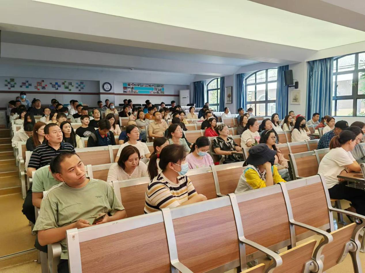 怎样做合格的父母 新闻稿_html_33cde9b8.jpg