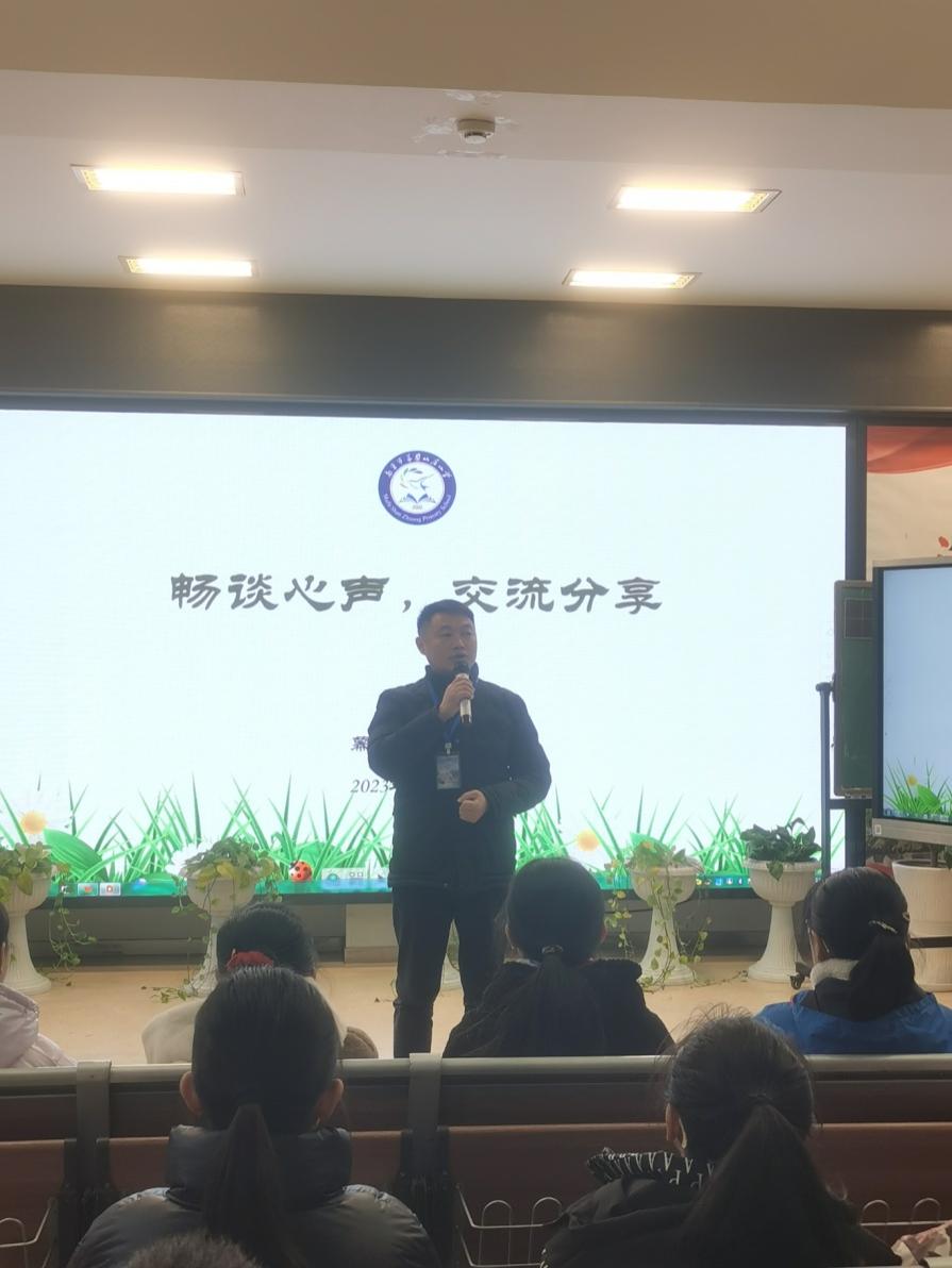 畅谈心声   交流分享——六年级全体学生会_html_m3d0aec9a.jpg