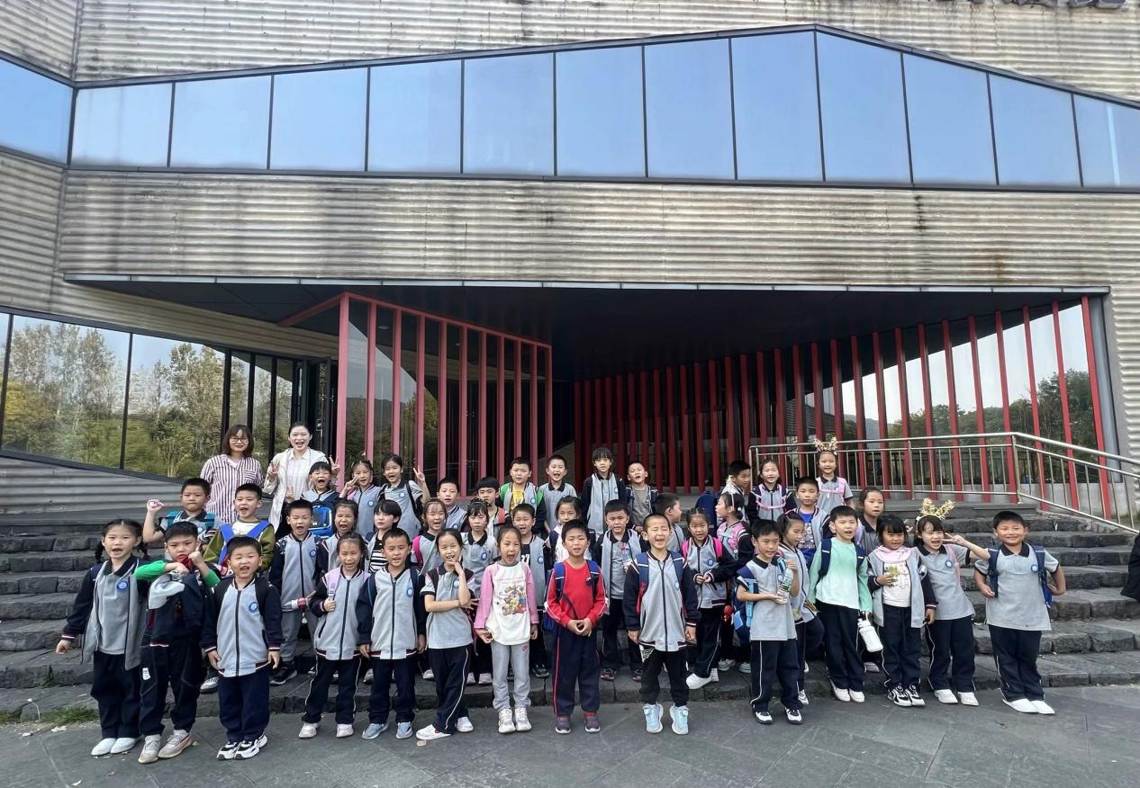 秋游 新闻稿_html_6a05cc8.jpg