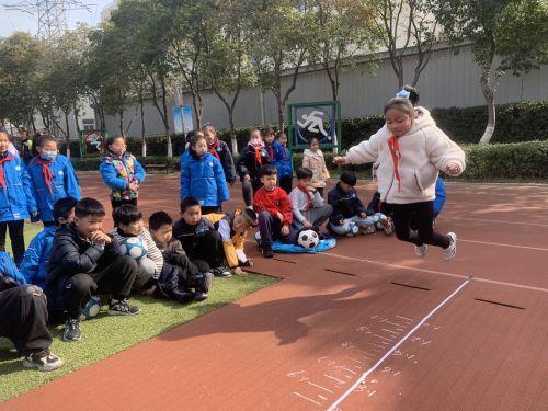 幕府山庄小学“阳光运动 快乐成长”春季运动会(2)(1)_html_62e89543.jpg