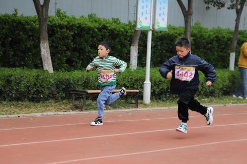 幕府山庄小学“阳光运动 快乐成长”春季运动会(2)(1)_html_750794e1.jpg