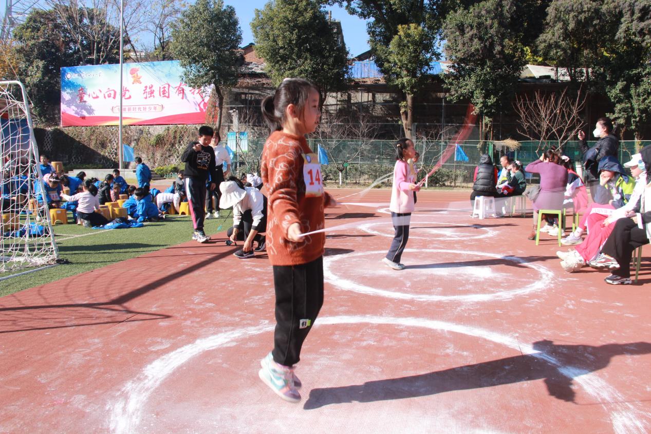 幕府山庄小学第六届冬季运动会(1)_html_63ddd2c3.jpg