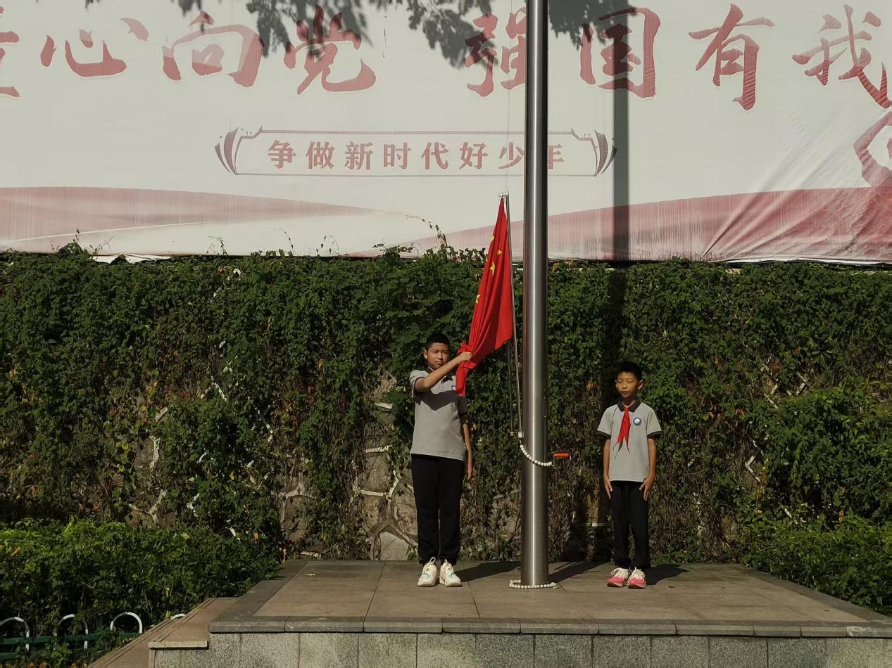 第四周升旗仪式：珍爱和平 新闻稿_html_mb24f73b.jpg