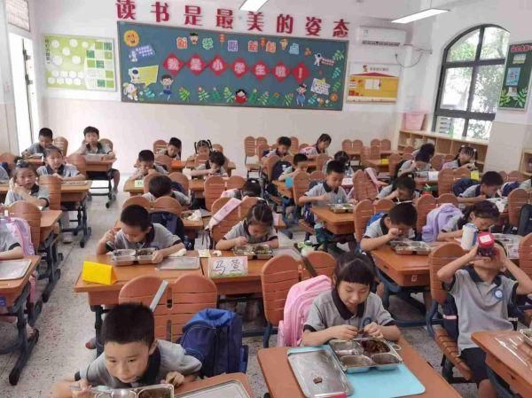 一年级报道_html_7adba7bb.jpg