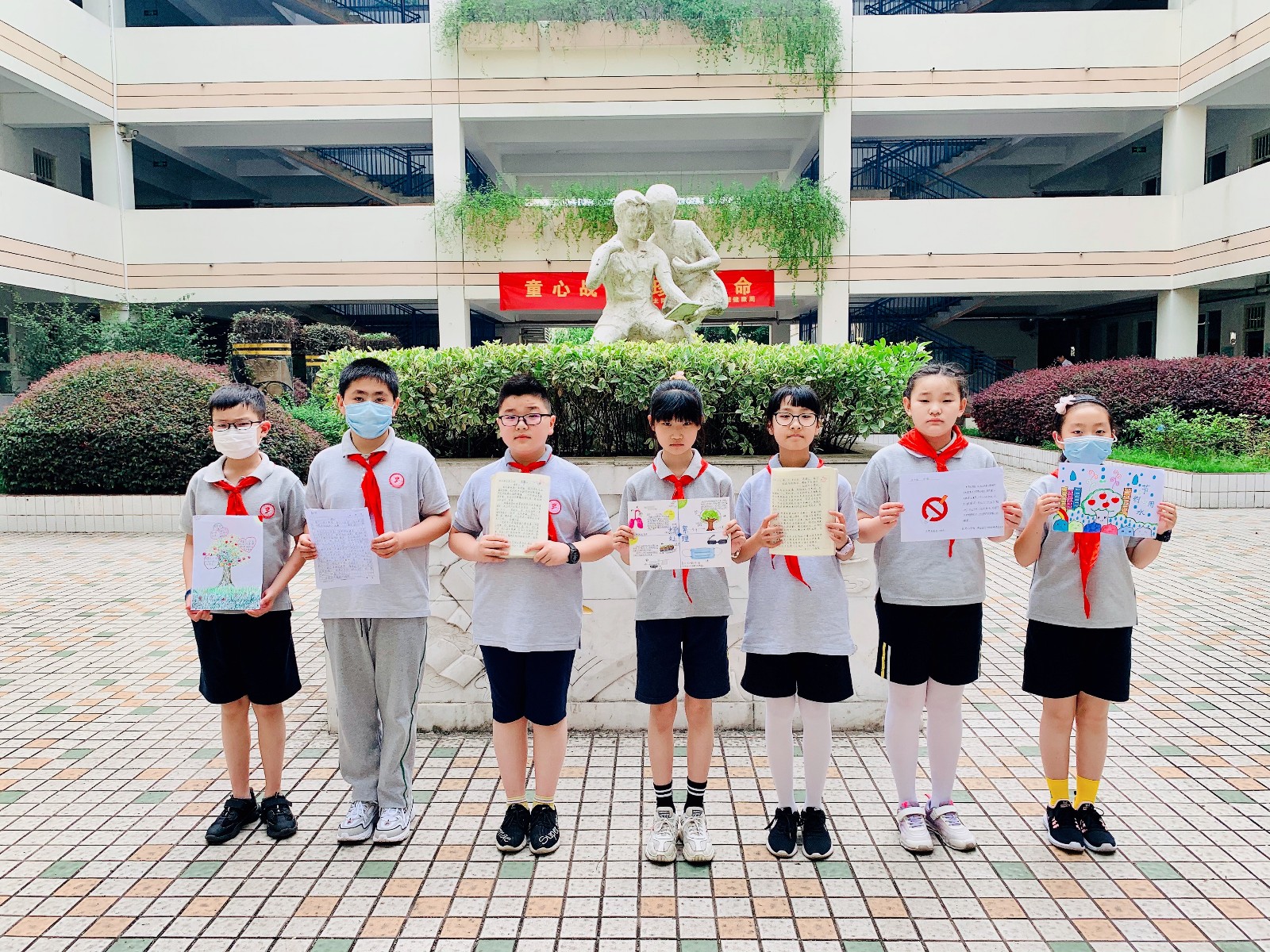 2020.6.1争做好队员——主题升旗仪式 (7).JPG