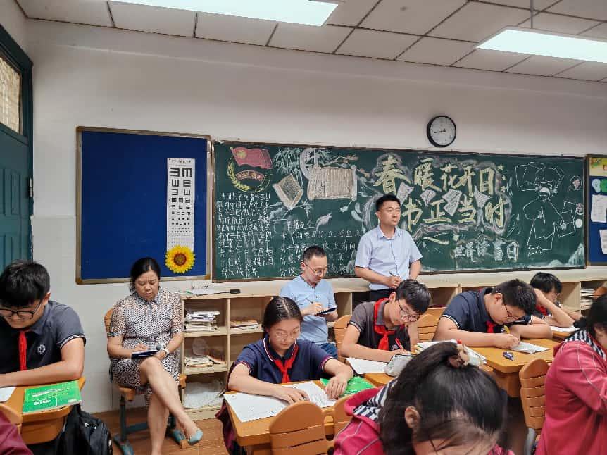 骨干教师展示课精彩纷呈_html_m3c172f83.jpg