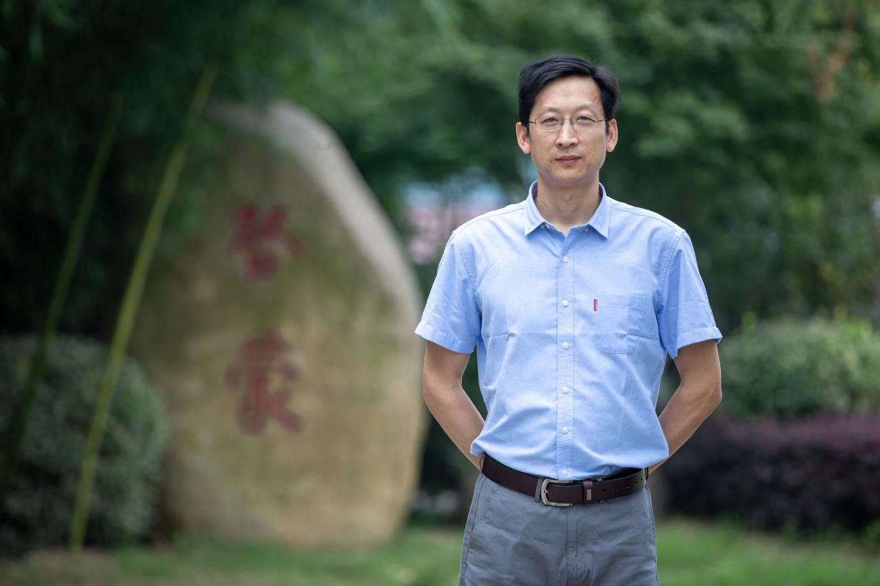 张庆个人介绍_html_46d1545a.jpg