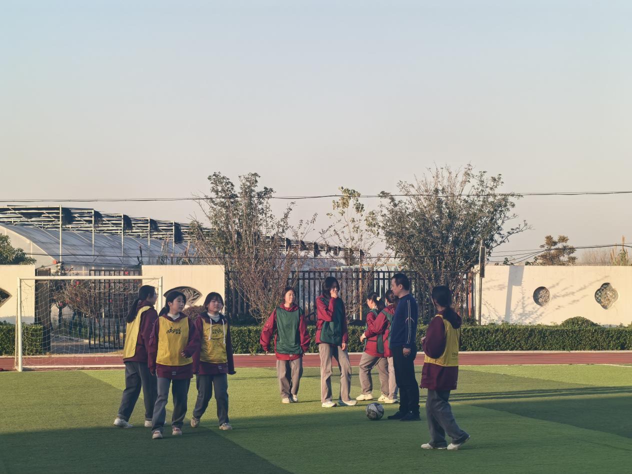 中桥中学第十六届 “圭易杯” 校园足球联赛_html_193c41a5.jpg