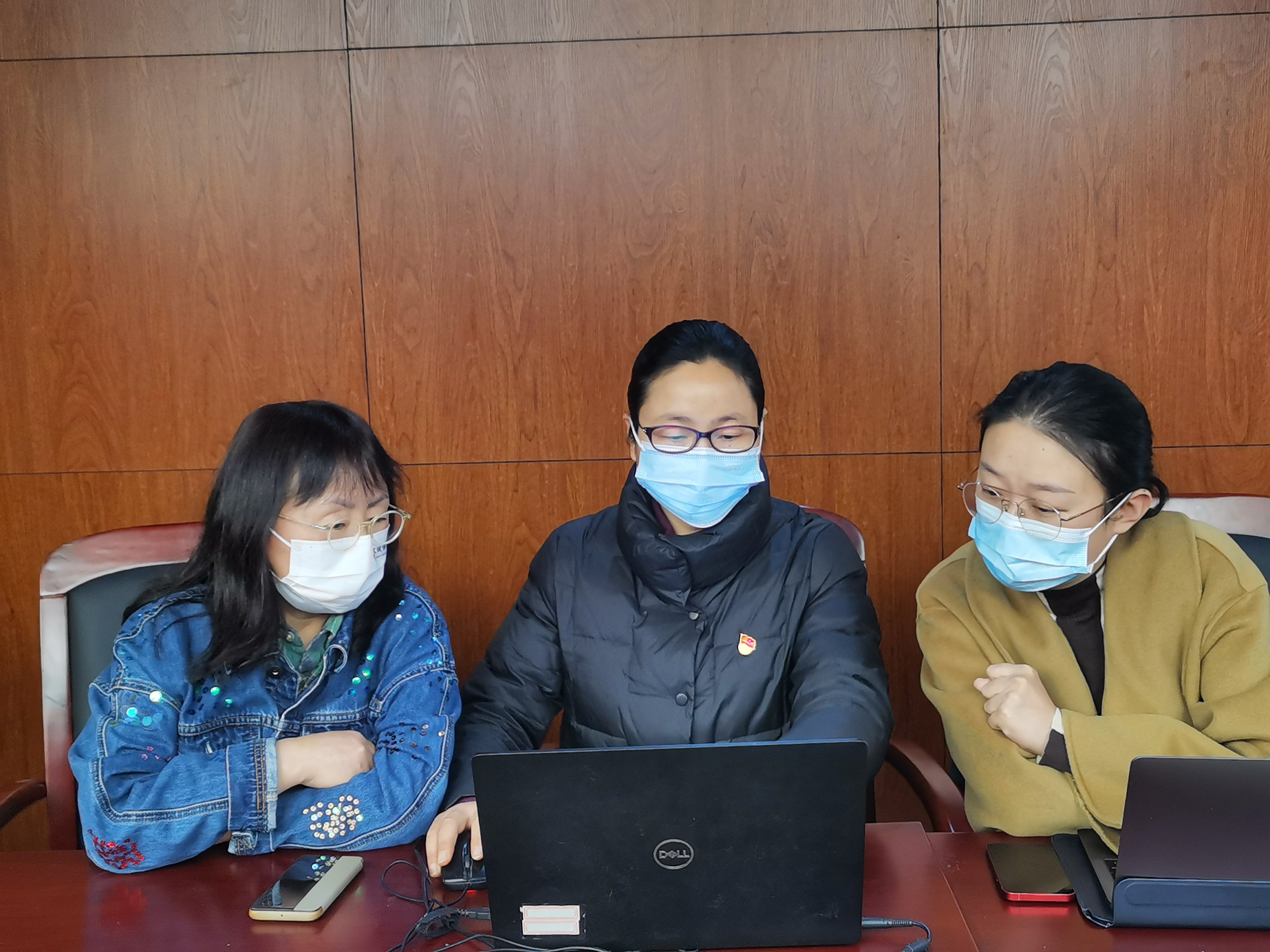 （定稿）抗疫有我 疫路同行_html_389166b1.jpg