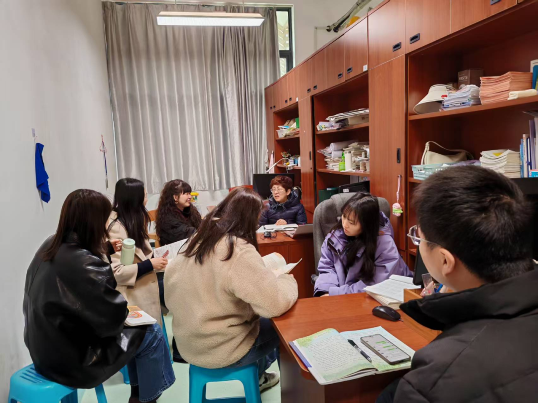 【金小·方堂问道】教研如花 馨香悠长 ——记金陵小学顾维平团队高段语文教研活动_html_6e052dc.png
