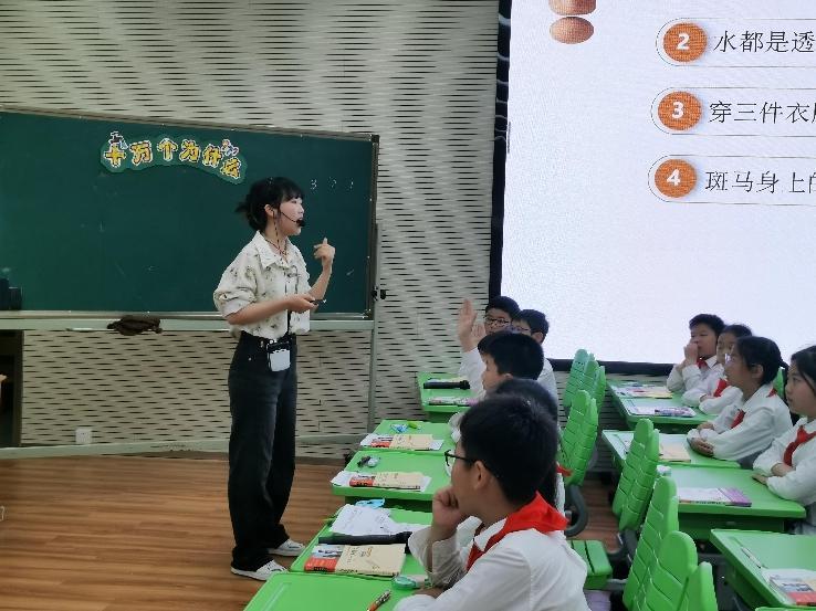 【已改】读经典文本，听思维花开——记金陵小学语文教研组“快乐读书吧”课例研讨活动(1)_html_m3062d1c0.jpg