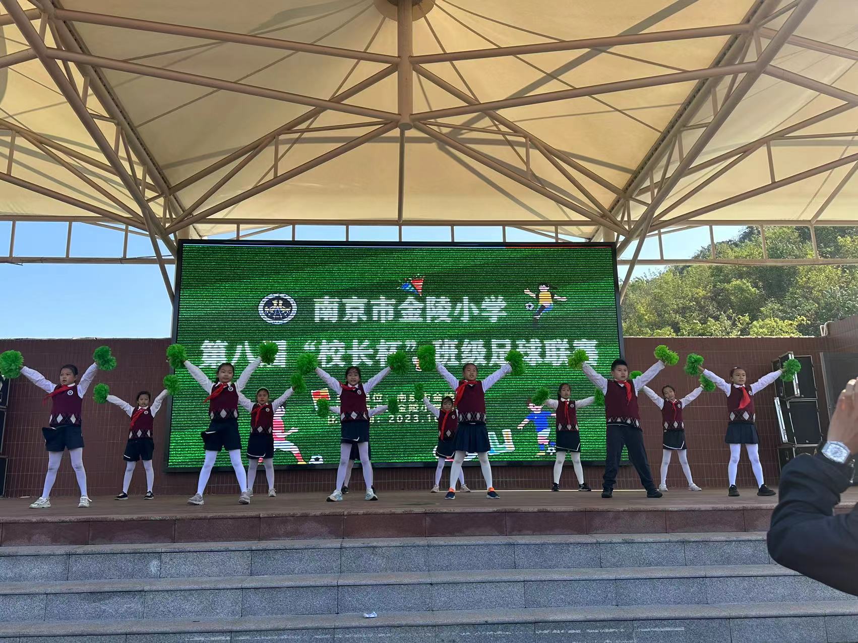 足球开幕式新闻稿_html_42c95df9.jpg