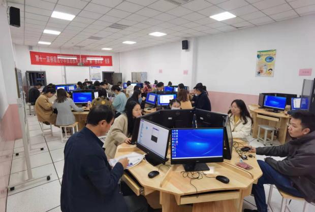 2021栖霞区中小学信息技术教师全员培训_html_48ab70b9.jpg