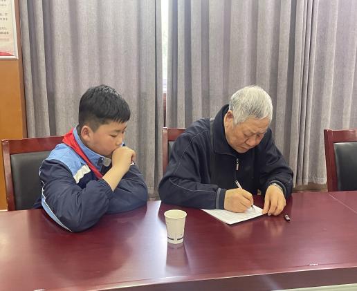 开展关爱帮扶 强化法治教育——华电中学邀请栖霞区关工委开展帮扶助困及法治主题教育活动_html_m3f41fc36.jpg