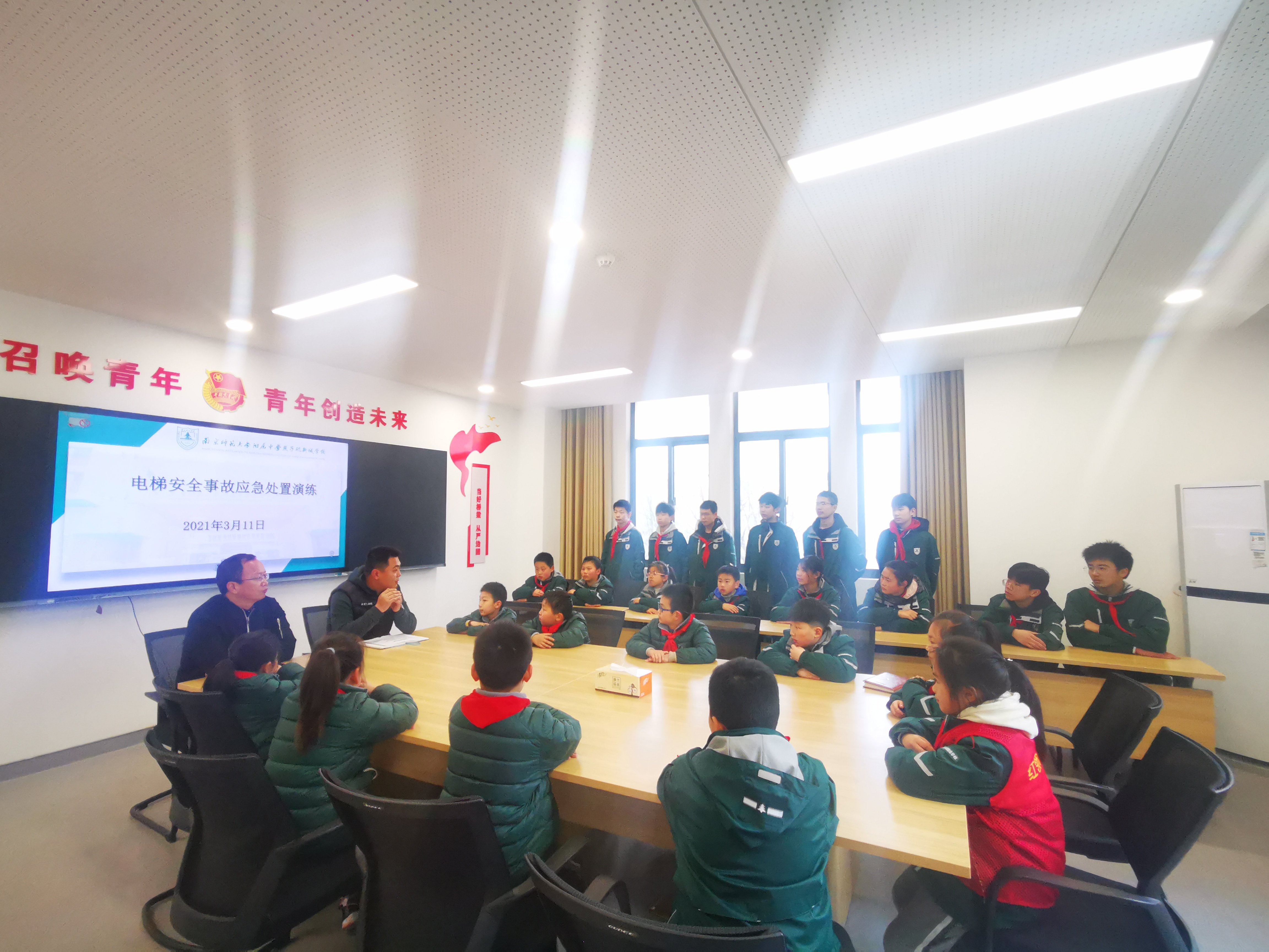 电梯安全演练新闻稿（发布）_html_396d216c.jpg