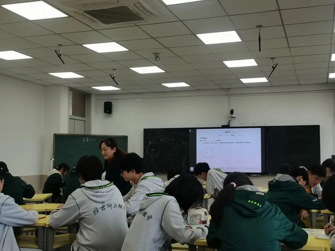同课异构聚焦核心素养   有效教学践行生本理念   --“新课改”背景下一轮复习有效教学与课堂模式研讨活动
