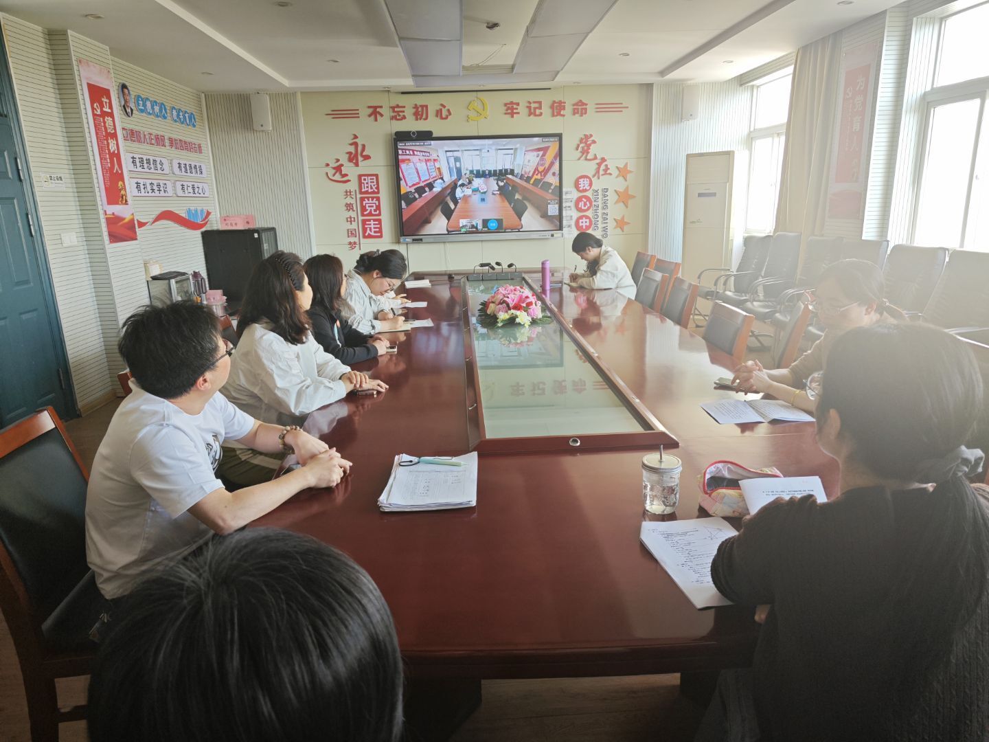 【百炼石苑·党建引领】南京市栖霞区实验初级中学南炼校区党支部召开四月份党员大会