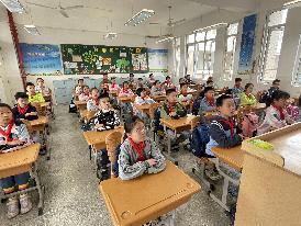 南京市花港第一小学民族团结进步宣传月活动总结_html_m678e655d.jpg