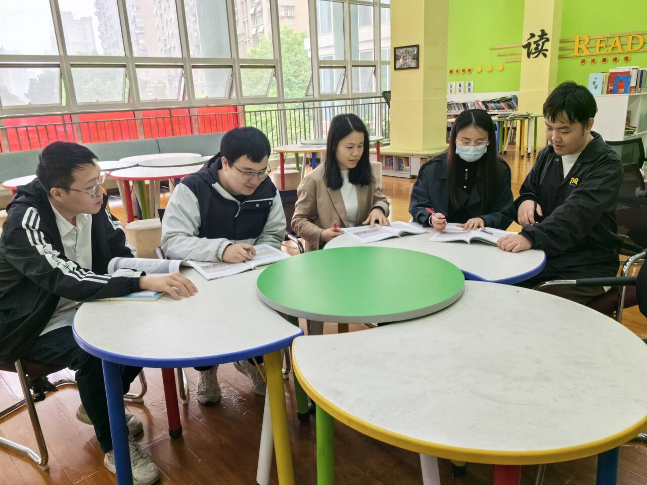 德法五年级.jpg