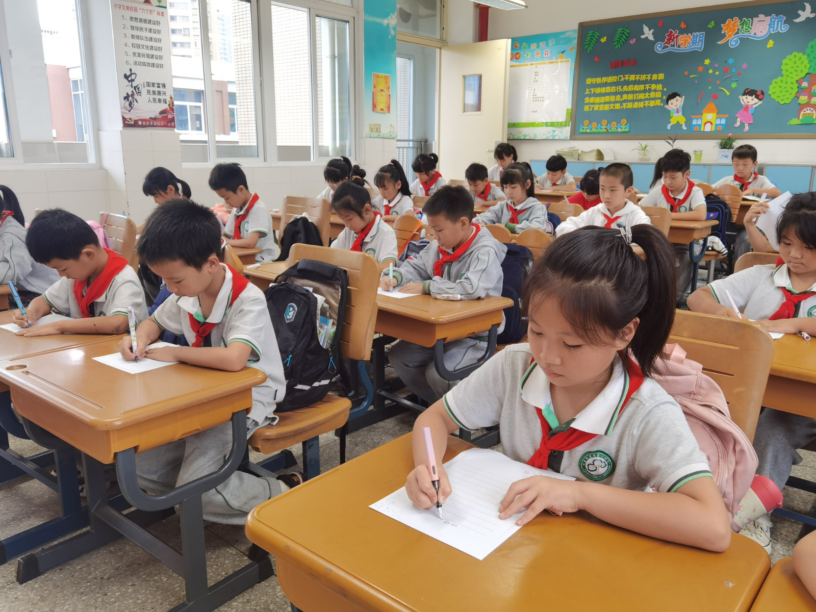 【花港一小】书写童真之诗 细品汉字之美——花港一小第十六届读书节系列活动之四