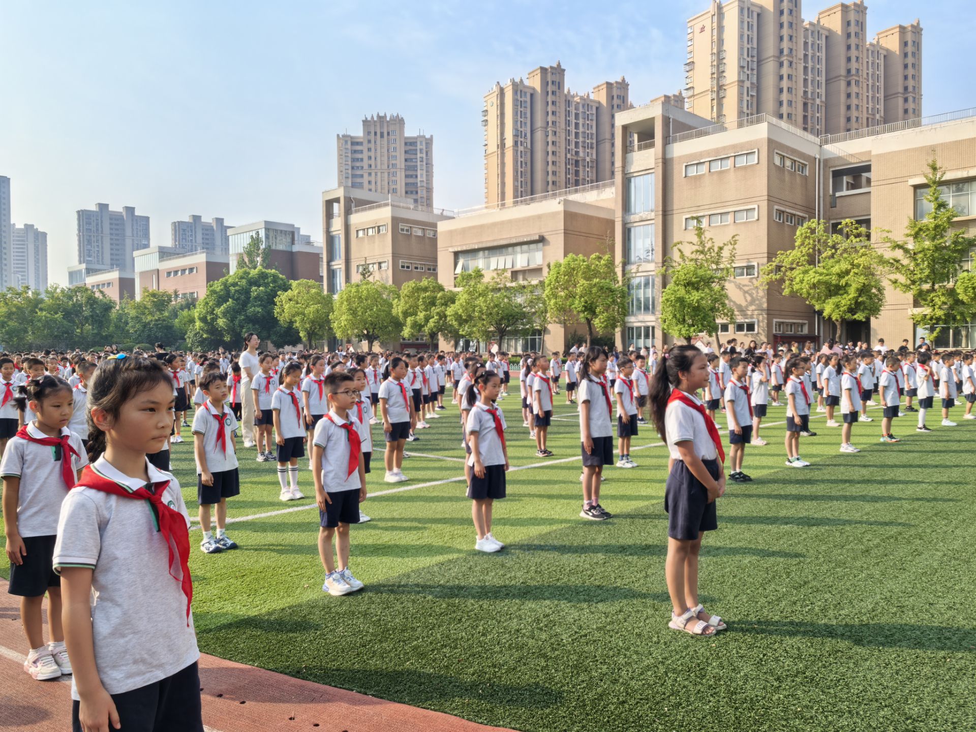 全校学生.jpg