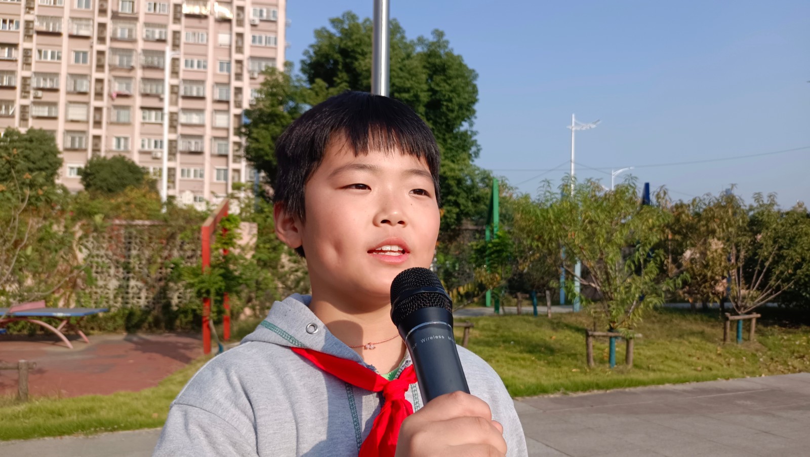 【花港一小】颁发流动红旗，传承文明风尚（六十三）