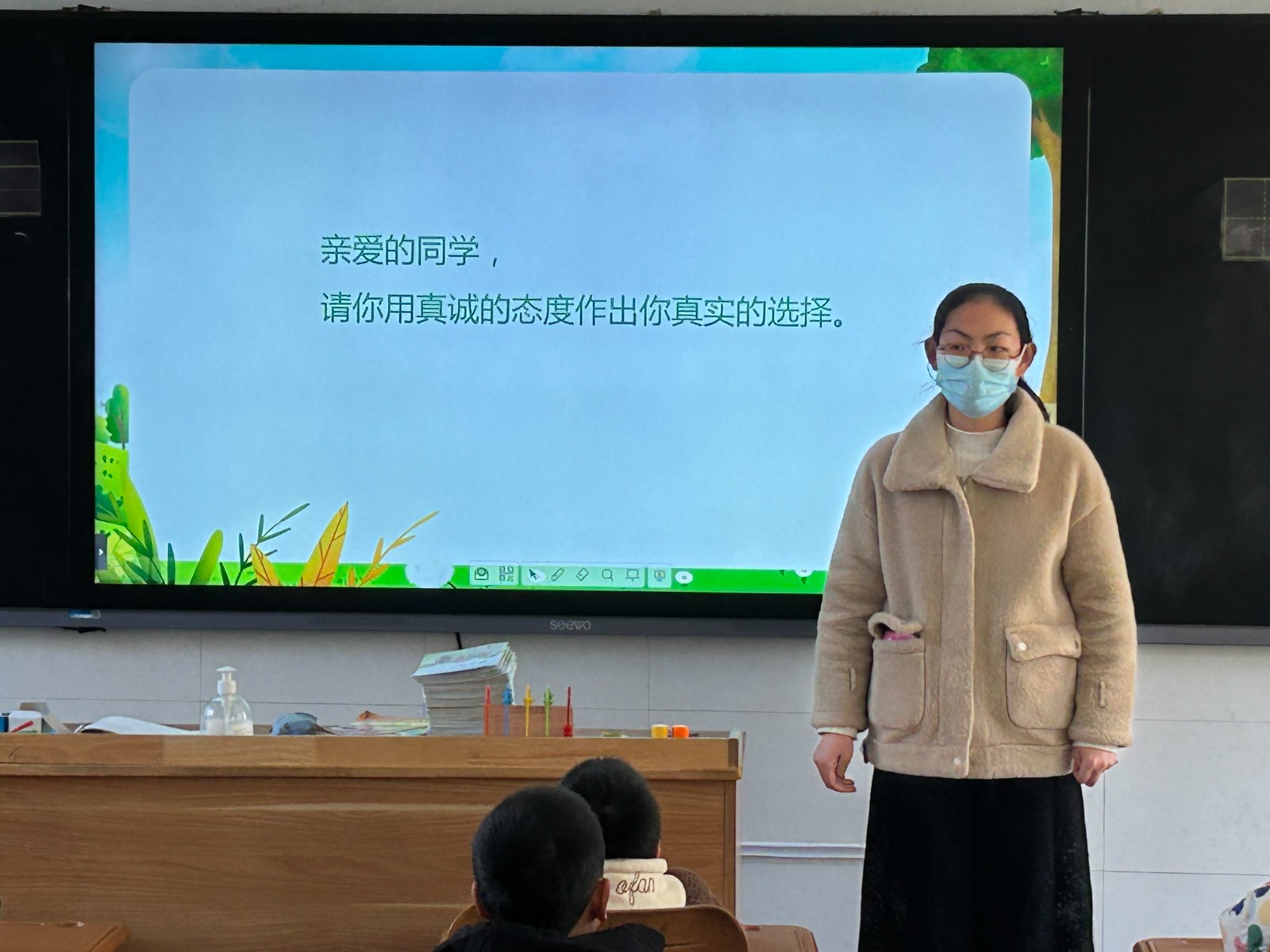 【花港一小】一盔一带 安全常在 花港一小第十三周主题班会