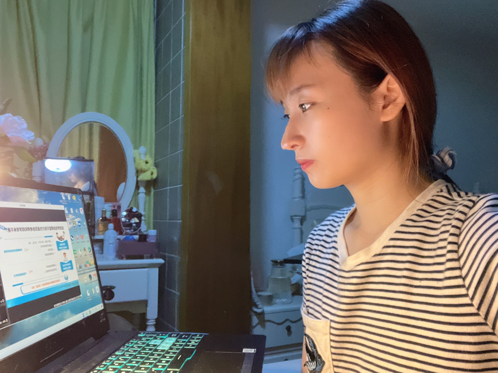 教师们进行线上视频教研 (6).jpg
