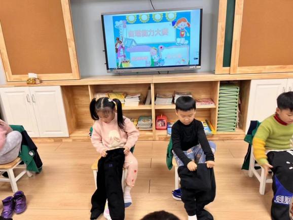 幼儿自理能力大赛新闻_html_3a24bf69.jpg