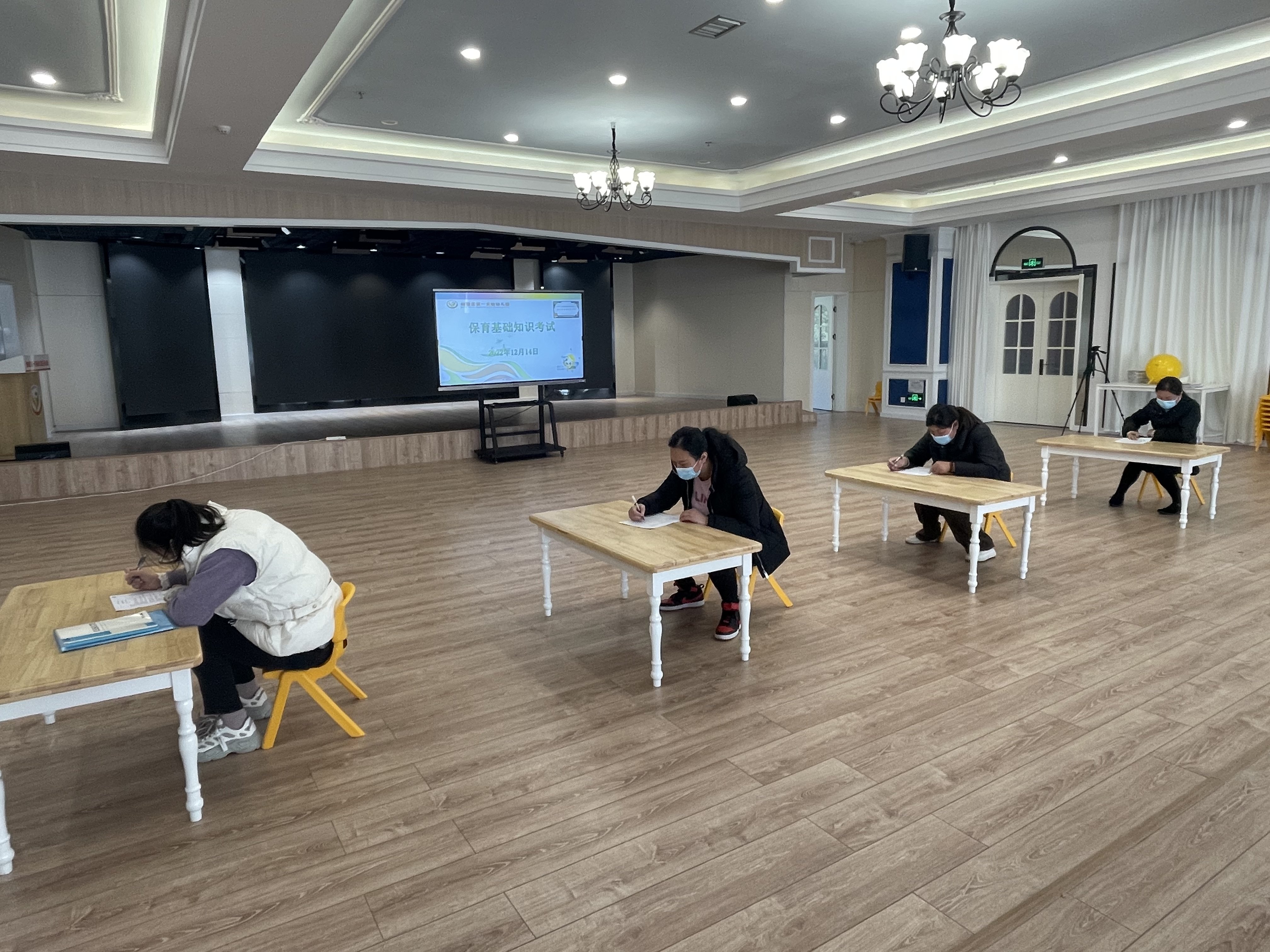 食堂、保育员理论考察新闻12.16_html_1cf33db4.jpg