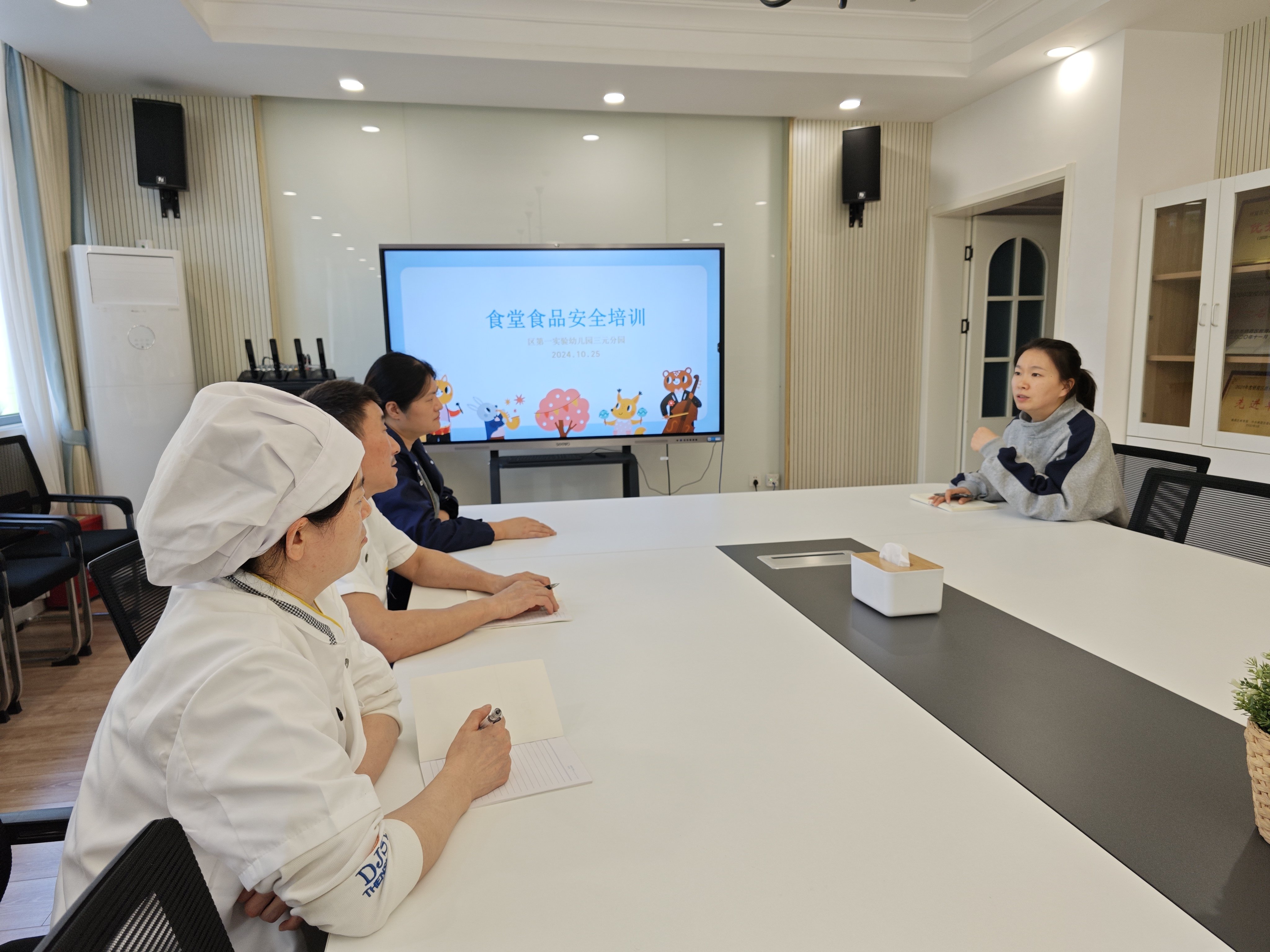 食堂食品安全培训新闻_html_37a2f29e.jpg