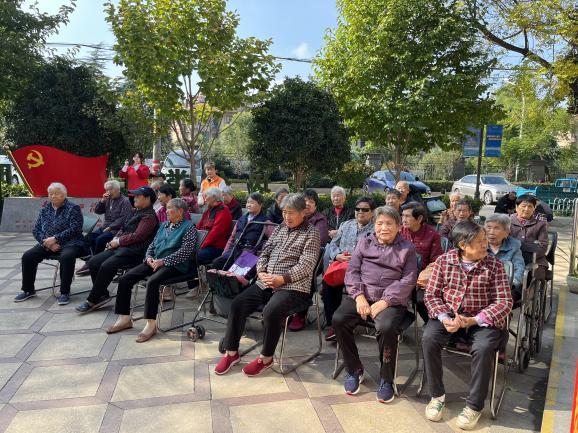 党工团重阳节新闻_html_m2a739c21.jpg